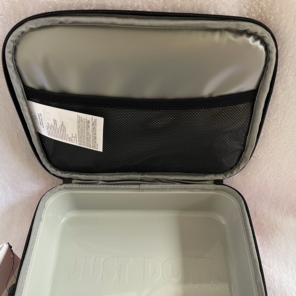 Nike Hard Shell w Fabric Lunch Box, 2 Pockets Rubber handle w Clip Insulated Red - Picture 2 of 8